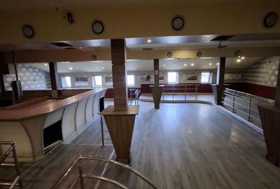 Spațiu comercial, de 350 mp, în Ultracentral - 4