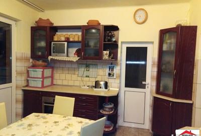 Casă cu 6 camere cu Teren 2110 Mp în Lazuri