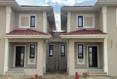 Duplex cu 5 camere cu Canalizare în Moșnița Nouă - 1