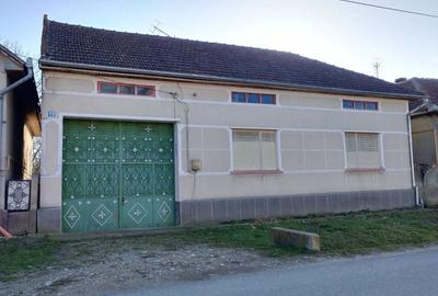 Casă cu 3 camere în Coșteiu - 1