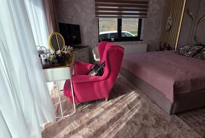 Casă cu 3 camere cu Teren 1818 Mp în Oituz - 1