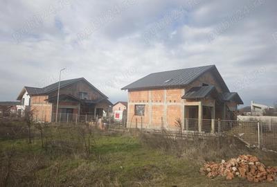 Casă cu 5 camere cu Teren 400 Mp în Central - 2