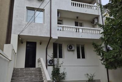 De vânzare Vilă individuala 11 camere curte proprie Parcul Carol - 1