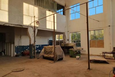 Spațiu comercial, de 1,400 mp, în Industrială - 2