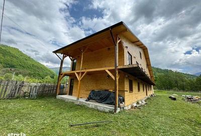 Casă cu 4 camere cu Teren 421 Mp în Voineasa - 2