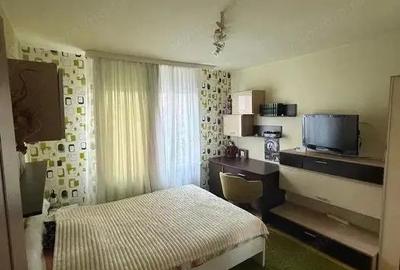 Apartament cu 4 camere decomandat în Tudor