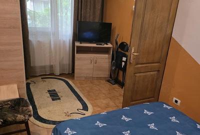 Apartament cu 2 camere nedecomandat în Km 4 - 3