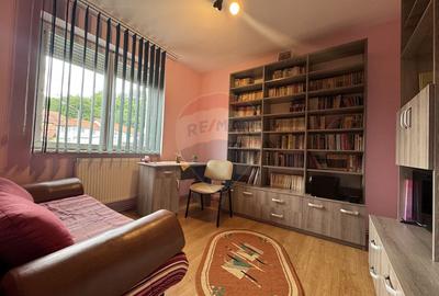 Apartament cu 4 camere semidecomandat în Central - 5