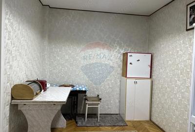 Apartament cu 4 camere decomandat în Central - 3