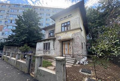 PROPRIETATE DE VANZARE DOMENII - TEREN 220 MP - 165 MP UTILI - 2