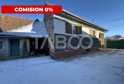 Casa cu potential de investitie 280 mp utili teren liber 2064 Cincu - 2