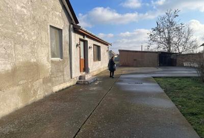 Casă cu 4 camere cu Teren 1400 Mp în Cenei - 2