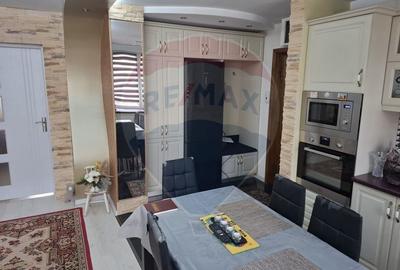 Apartament cu 3 camere decomandat, mobilat în Central - 2