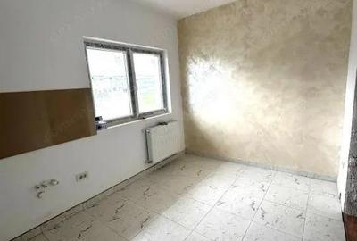 Casă cu Teren 200 Mp în Central - 3