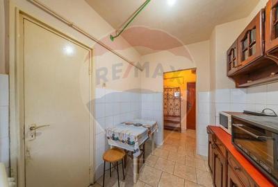 Apartament cu 3 camere semidecomandat, mobilat în Chișineu-Criș - 3