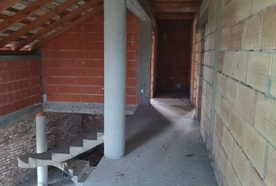Casă cu 4 camere în Lazaret - 1
