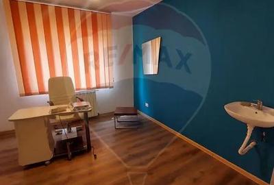 Spațiu comercial, de 100 mp, în Central - 4