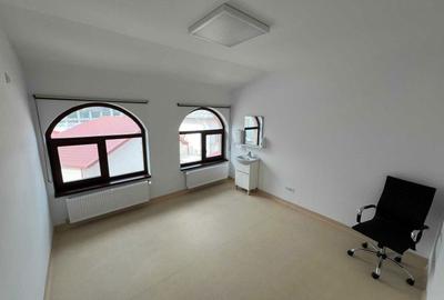 Spațiu comercial, în Central - 3