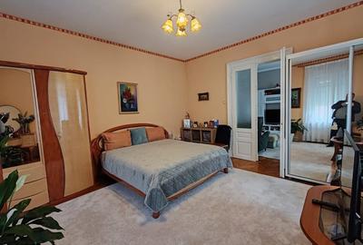 Casă individuală cu 6 camere cu Canalizare în Centrul Istoric - 3