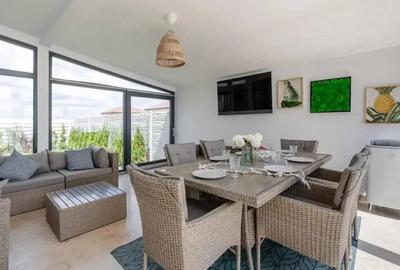 Cartier LUX de case individuale cu camara si 2 parcari - 2