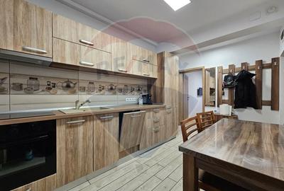 Apartament cu 3 camere decomandat, mobilat în Gheorgheni