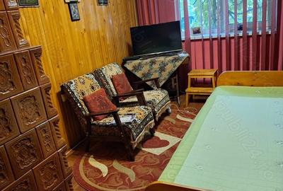 Apartament cu 3 camere decomandat în Roznov - 9