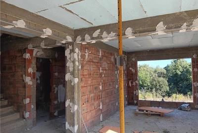 Casă cu Teren 400 Mp în Bârnova - 1