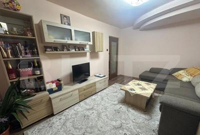 Apartament cu 3 camere decomandat, mobilat în 13 Decembrie