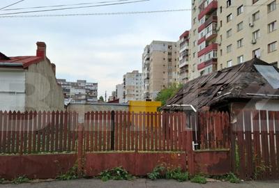 Teren intravilan 353 mp, deschidere 40 ml, in zona Republici - 1