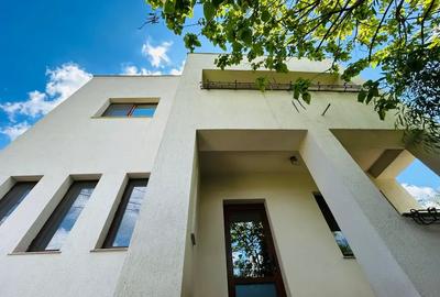 Casă cu 5 camere cu Canalizare în Central - 2