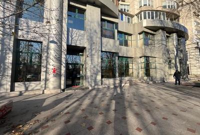 Spațiu comercial, de 485 mp, în P-ța Unirii