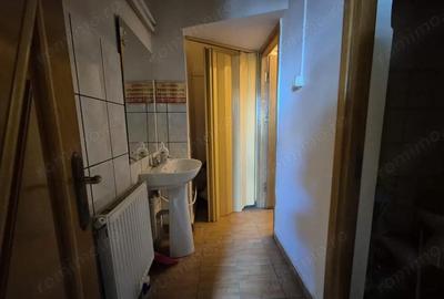 Spațiu comercial, de 84 mp, în Central - 8