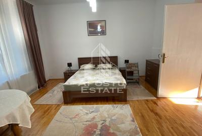 Casa, 4 camere, curte comuna de 150 mp,  zona Complexul Studentesc - 6