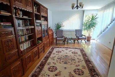 Casa, zona Tractorul - 29