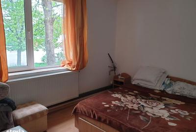 Apartament cu 3 camere semidecomandat în Craiovei - 3