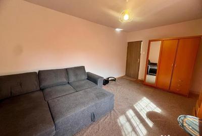 Apartament cu 3 camere decomandat în 7 Noiembrie - 2