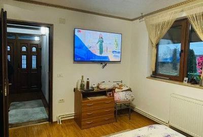 Casă cu 5 camere cu Canalizare în Km 5 - 8