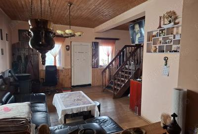 Casă cu 4 camere cu Teren 300 Mp în Central - 2