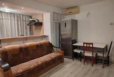 Eroii Revolutiei, doua minute metrou - 6