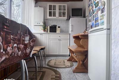 Apartament cu 3 camere semidecomandat în Micro 8 - 9