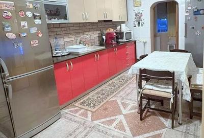 Apartament cu 3 camere decomandat în - 9