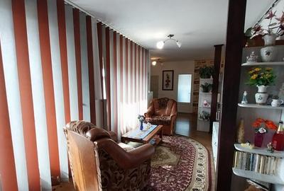 Apartament 4 camere 94 mp+terasa 17 mp Floresti central - 2