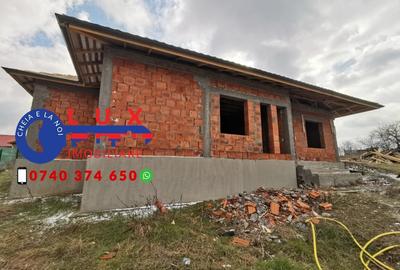 Casă cu 3 camere cu Teren 650 Mp în Malcoci - 1