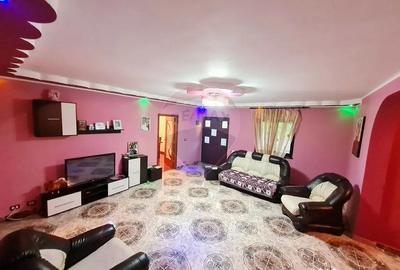 Casă cu 7 camere cu Teren 3141 Mp în Ploștina - 1