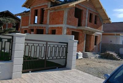 Casă cu 4 camere în Central - 3