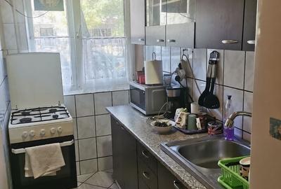 Apartament cu 2 camere semidecomandat, mobilat în Girocului