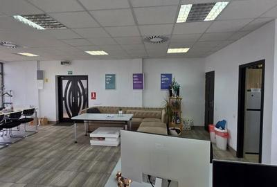Spațiu comercial, de 135 mp, în Central - 3