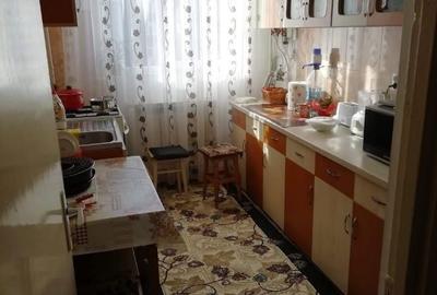 Apartament cu 4 camere semidecomandat în Central