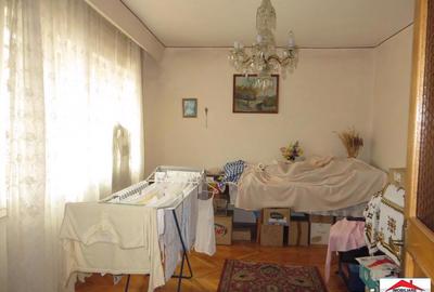 Casă cu 7 camere cu Teren 195 Mp în Semicentral - 2