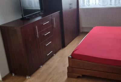 Inchiriez garsoniera in Rm Valcea etaj 1 suprafata 26 mp fara balcon zona traian dovali Inchiriez garsoniera in Rm Valcea etaj 1 suprafata 26 mp fara balcon zona traian dovali - 2